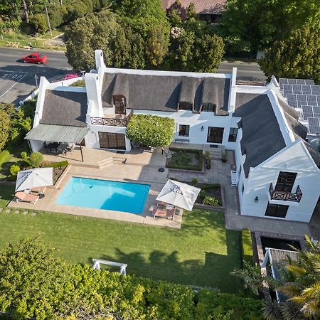 Die Rietdak - Reetdachhaus Mit Vier Schlafzimmern Cape Town Ngoại thất bức ảnh