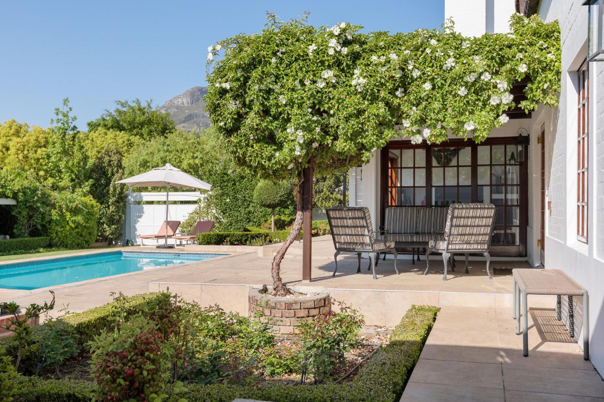 Die Rietdak - Reetdachhaus Mit Vier Schlafzimmern Cape Town Ngoại thất bức ảnh