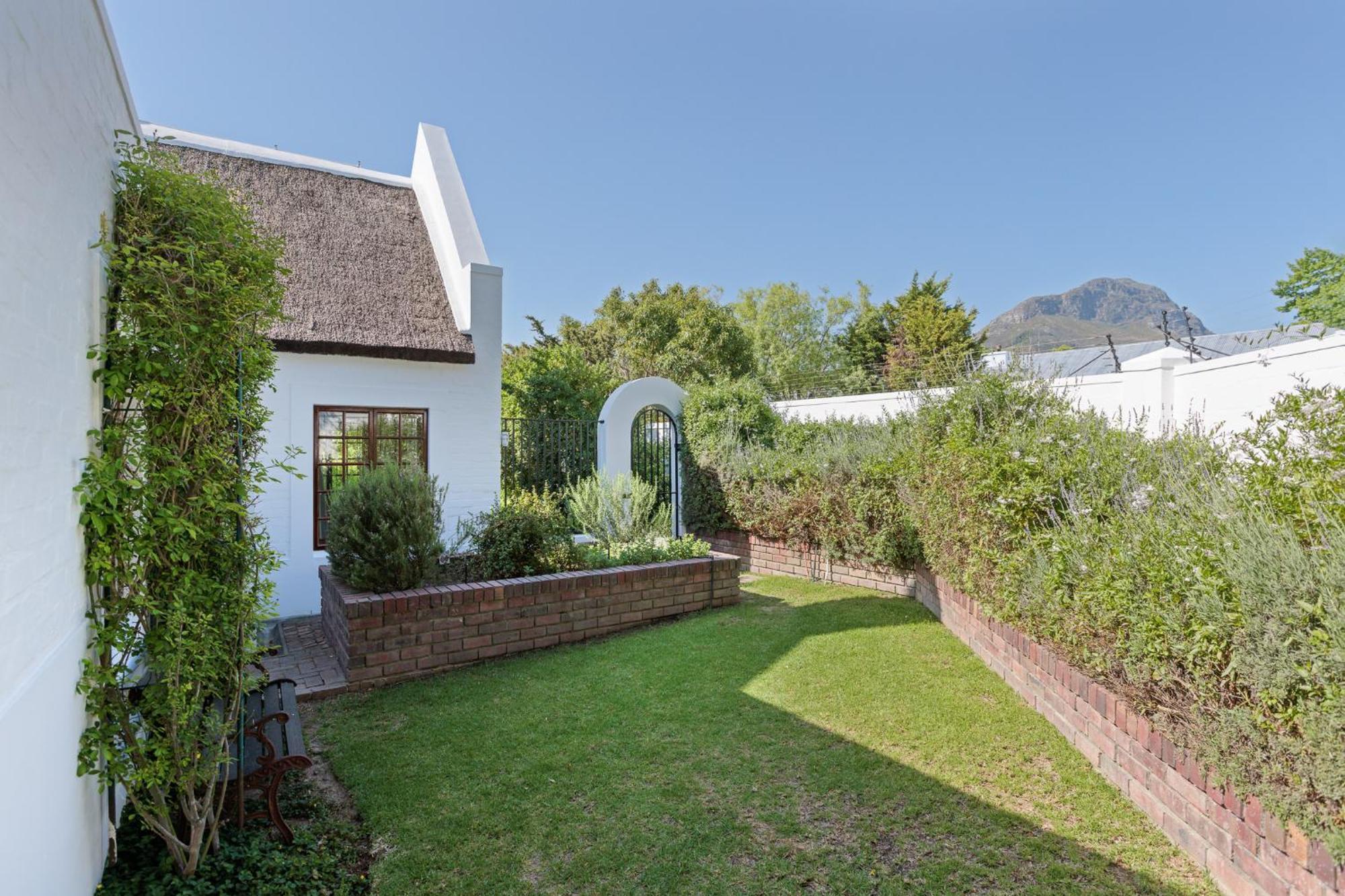 Die Rietdak - Reetdachhaus Mit Vier Schlafzimmern Cape Town Ngoại thất bức ảnh