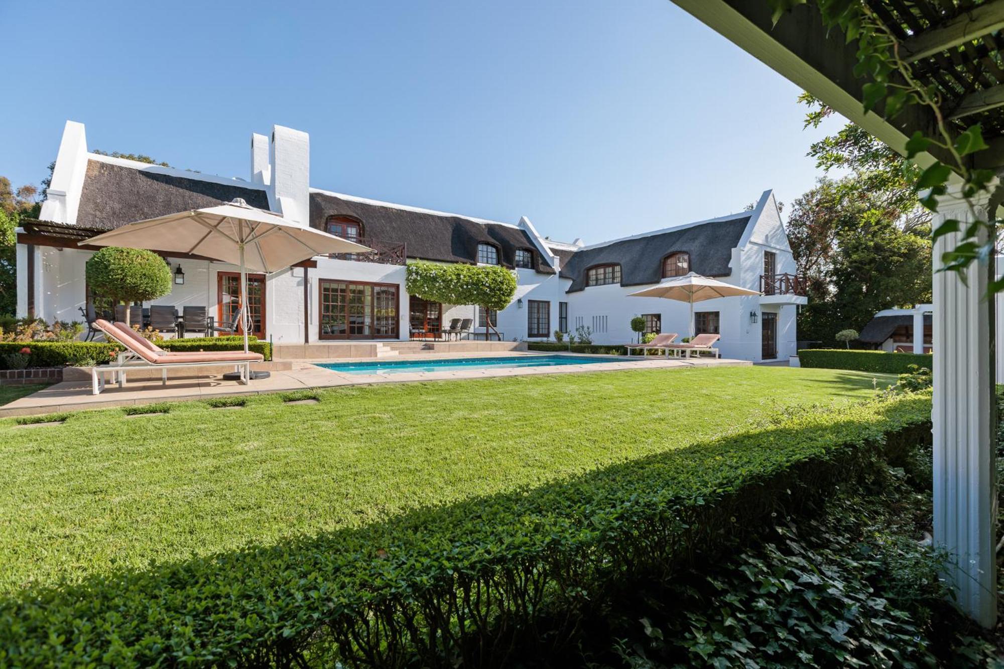 Die Rietdak - Reetdachhaus Mit Vier Schlafzimmern Cape Town Ngoại thất bức ảnh