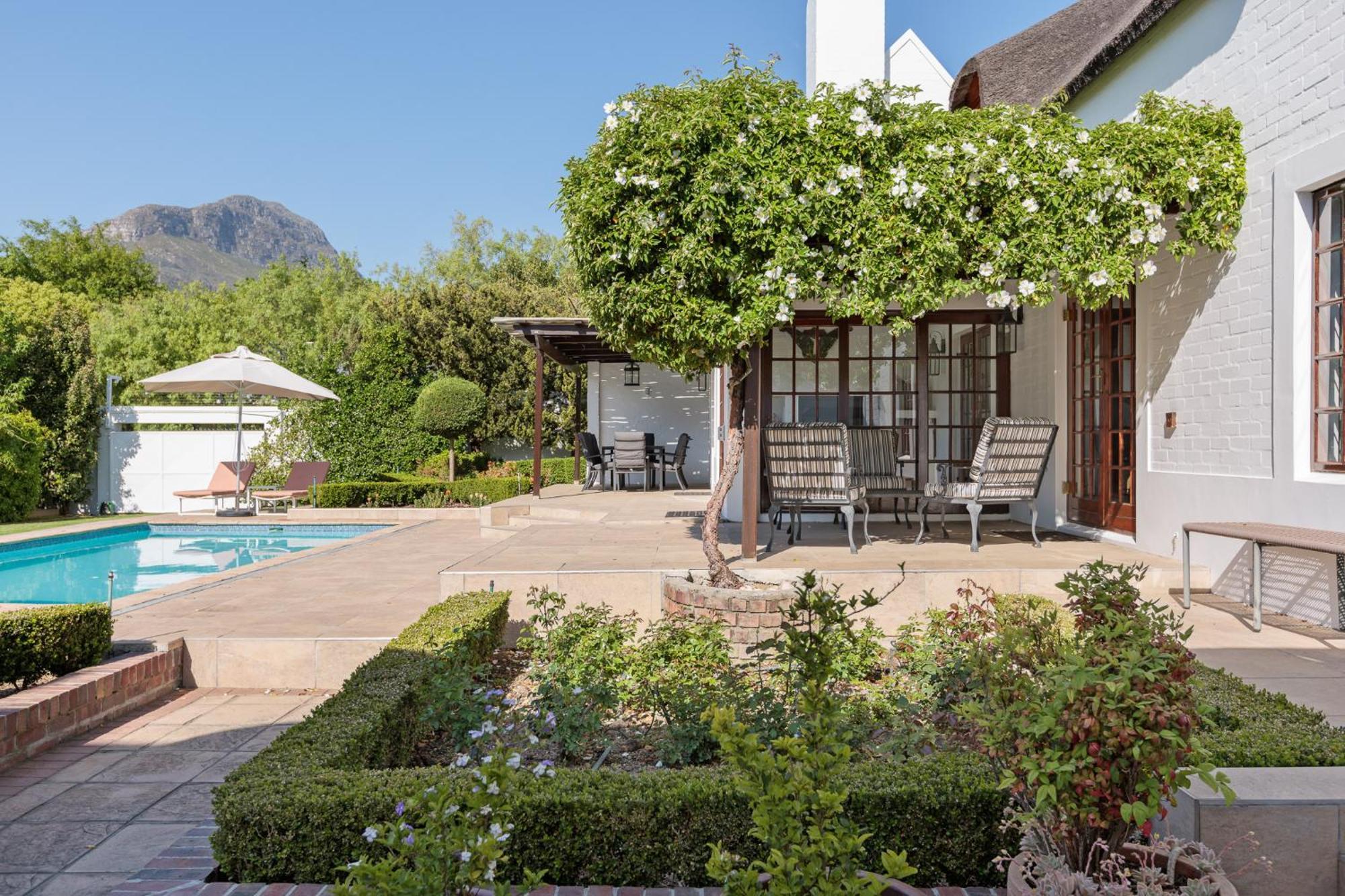 Die Rietdak - Reetdachhaus Mit Vier Schlafzimmern Cape Town Ngoại thất bức ảnh