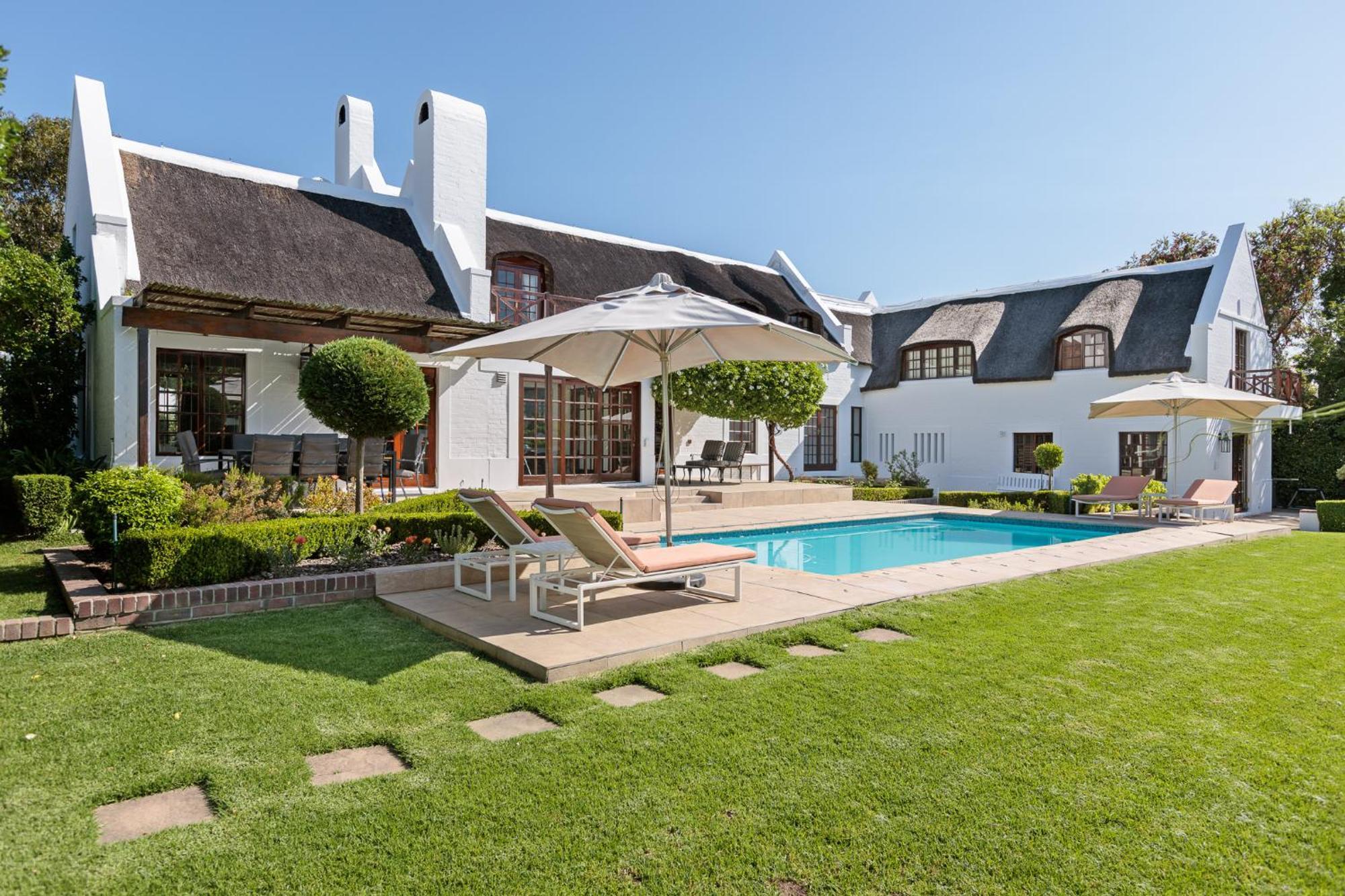 Die Rietdak - Reetdachhaus Mit Vier Schlafzimmern Cape Town Ngoại thất bức ảnh