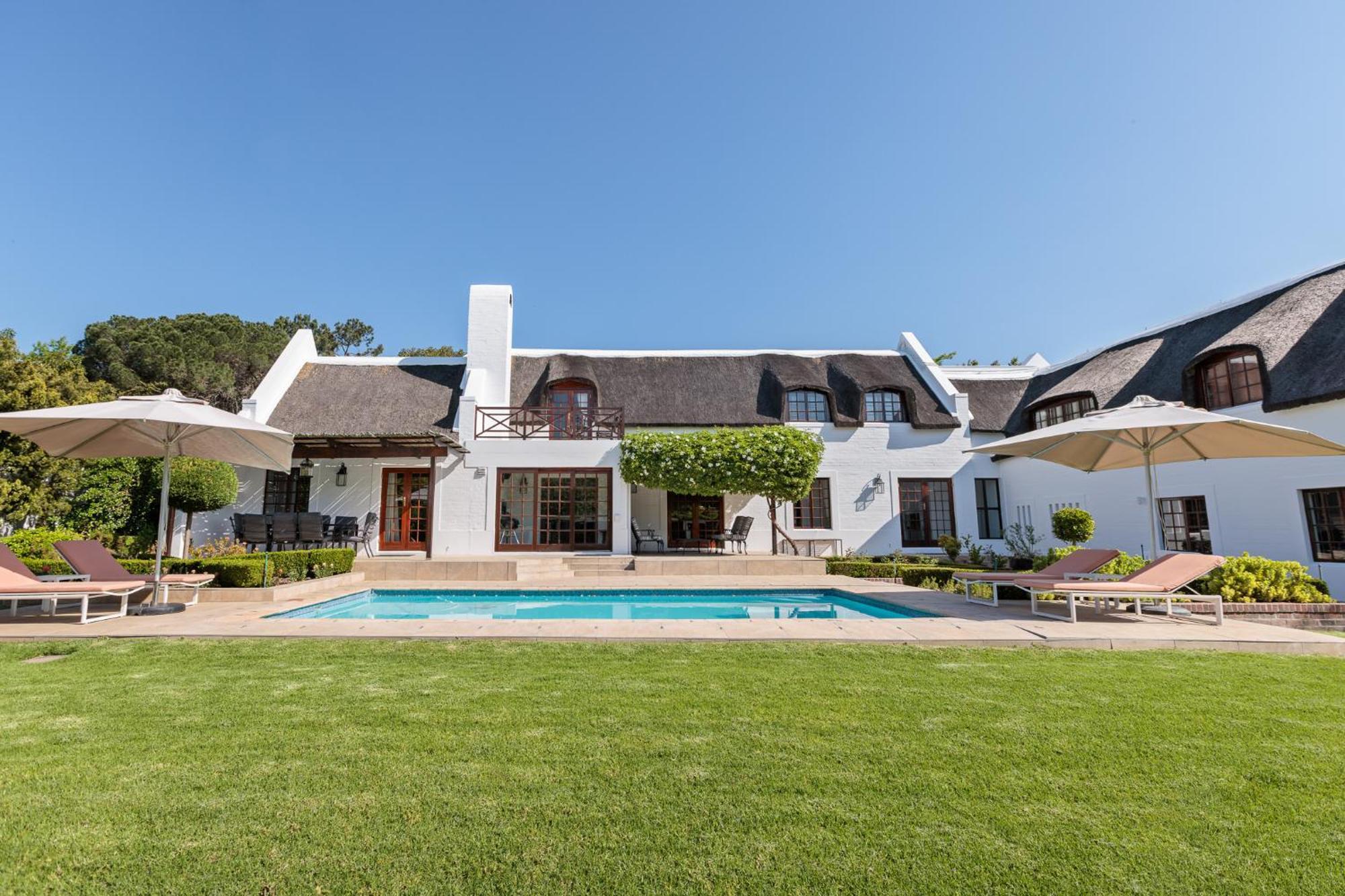 Die Rietdak - Reetdachhaus Mit Vier Schlafzimmern Cape Town Ngoại thất bức ảnh