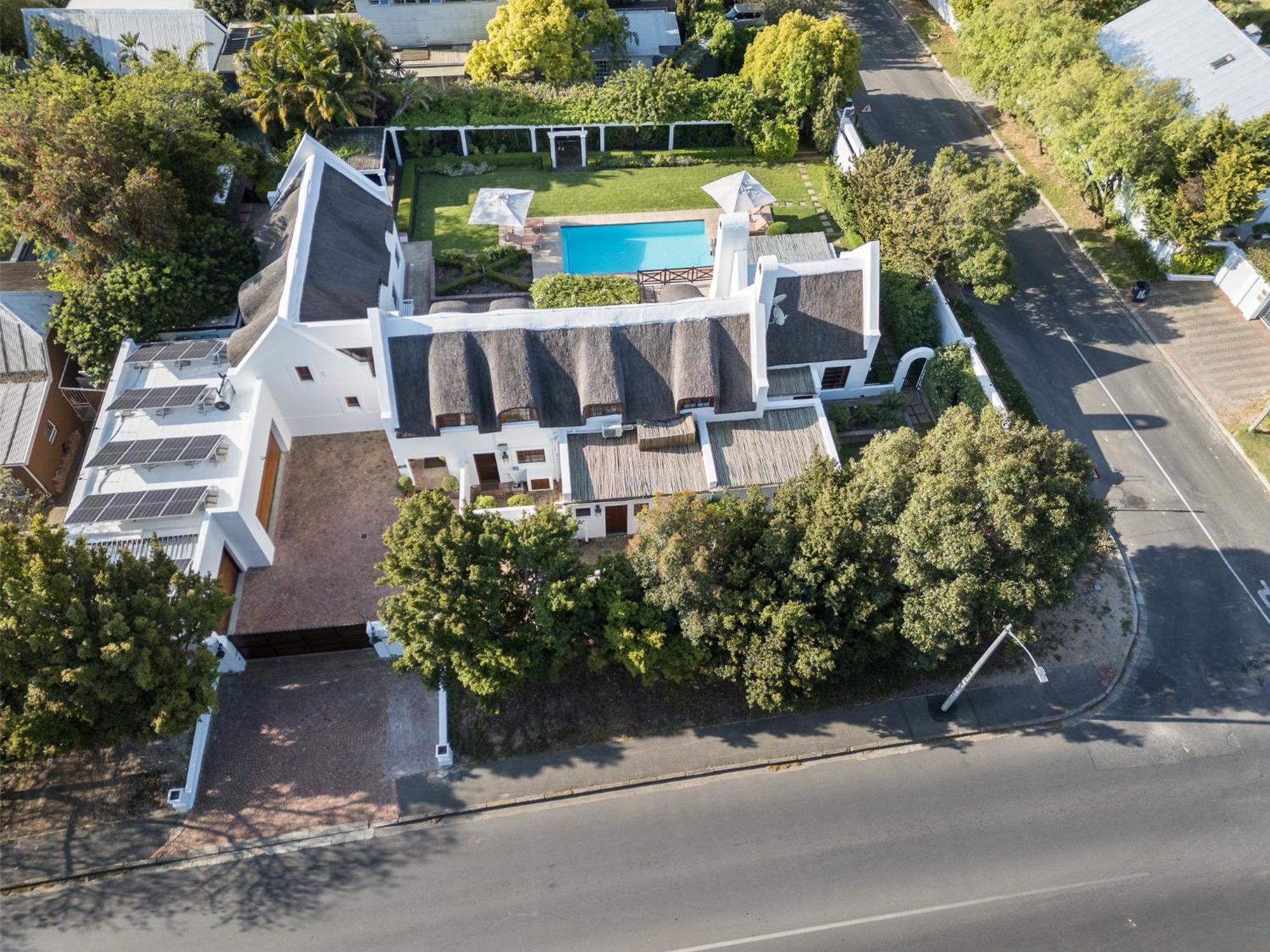 Die Rietdak - Reetdachhaus Mit Vier Schlafzimmern Cape Town Ngoại thất bức ảnh