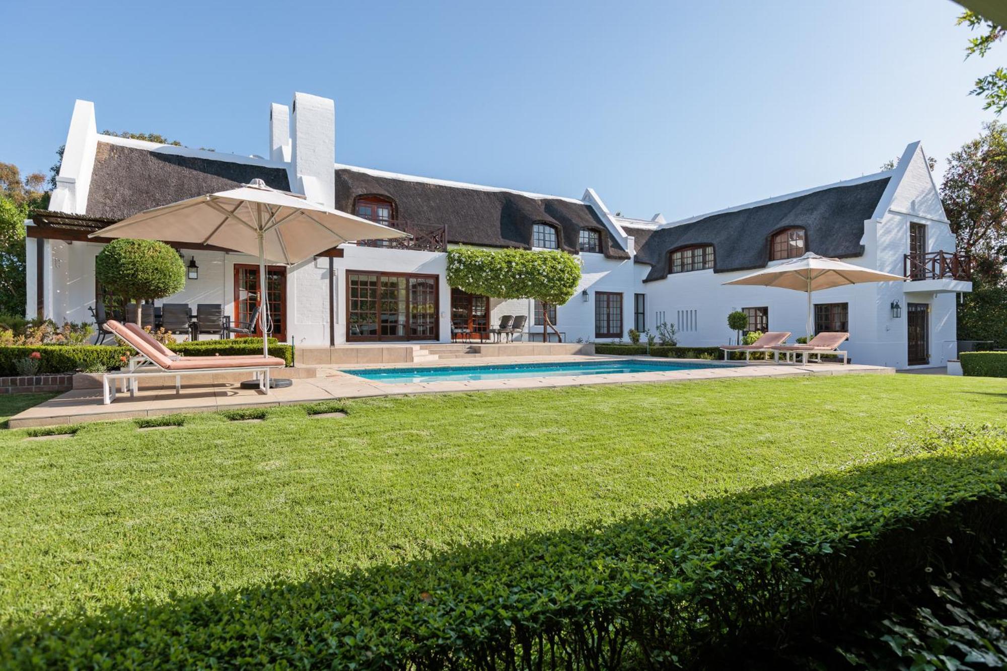 Die Rietdak - Reetdachhaus Mit Vier Schlafzimmern Cape Town Ngoại thất bức ảnh