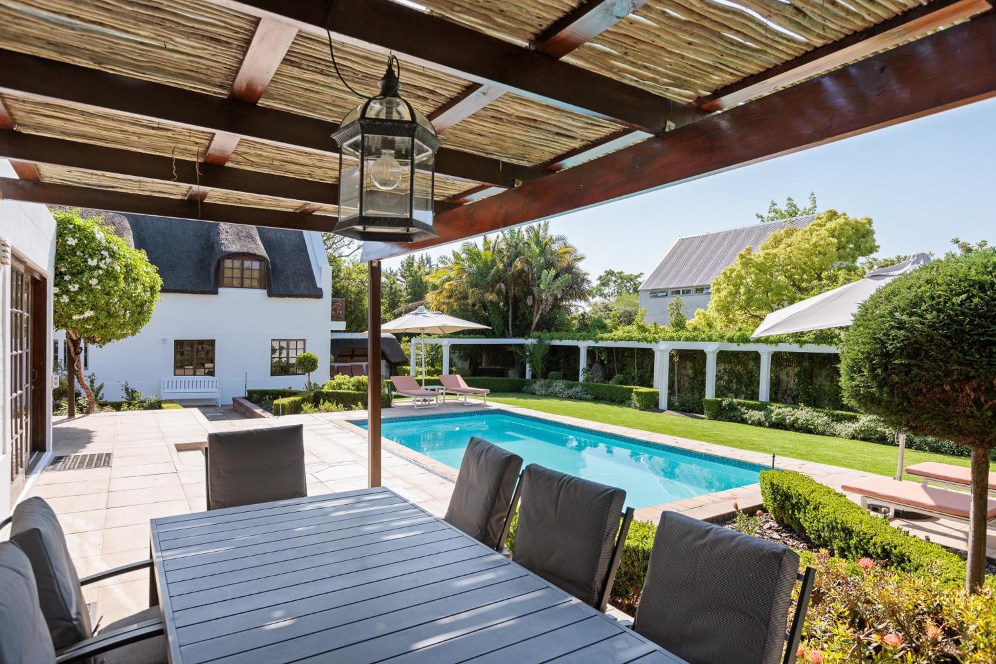 Die Rietdak - Reetdachhaus Mit Vier Schlafzimmern Cape Town Ngoại thất bức ảnh