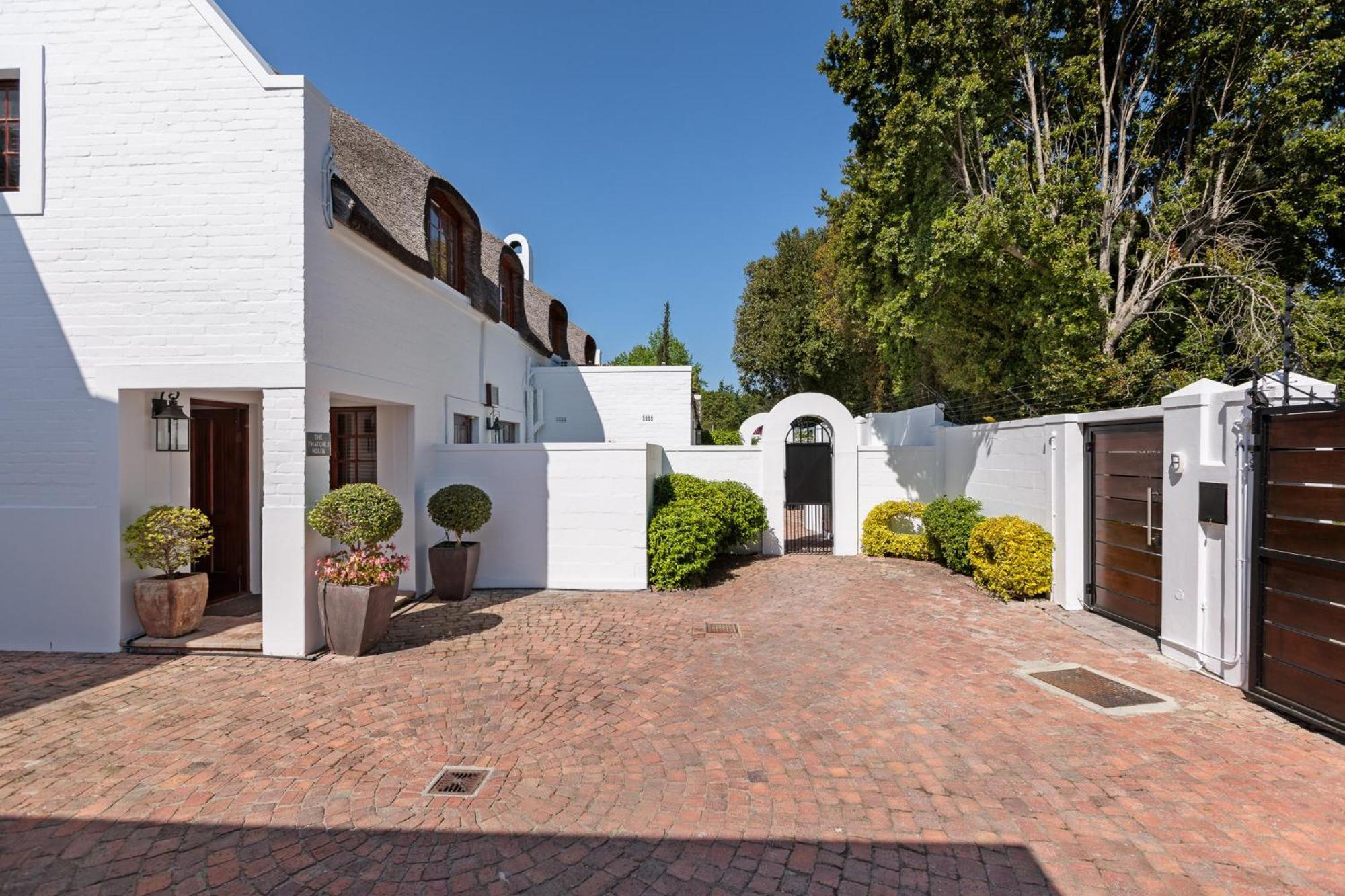Die Rietdak - Reetdachhaus Mit Vier Schlafzimmern Cape Town Ngoại thất bức ảnh