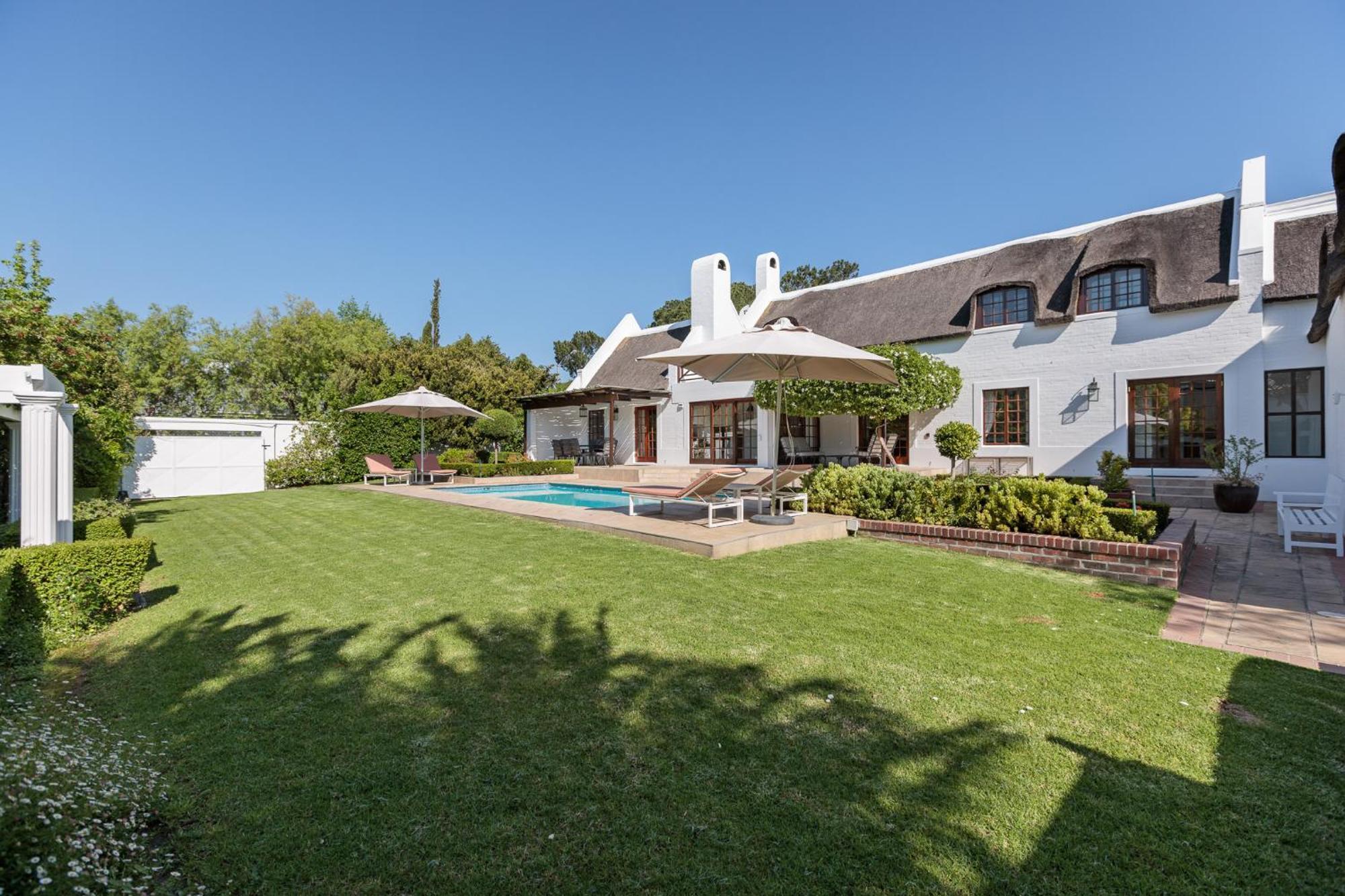 Die Rietdak - Reetdachhaus Mit Vier Schlafzimmern Cape Town Ngoại thất bức ảnh