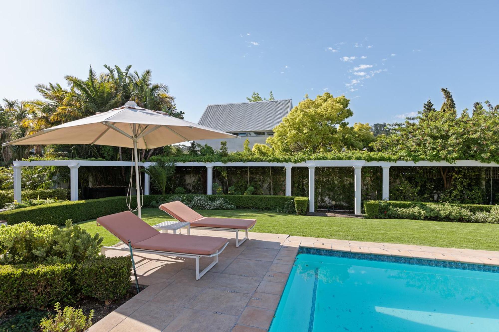 Die Rietdak - Reetdachhaus Mit Vier Schlafzimmern Cape Town Ngoại thất bức ảnh