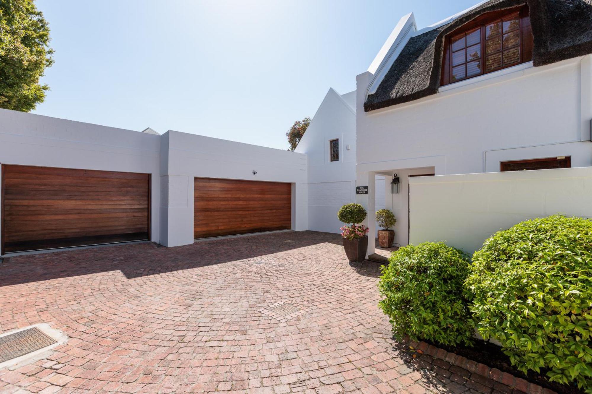 Die Rietdak - Reetdachhaus Mit Vier Schlafzimmern Cape Town Ngoại thất bức ảnh