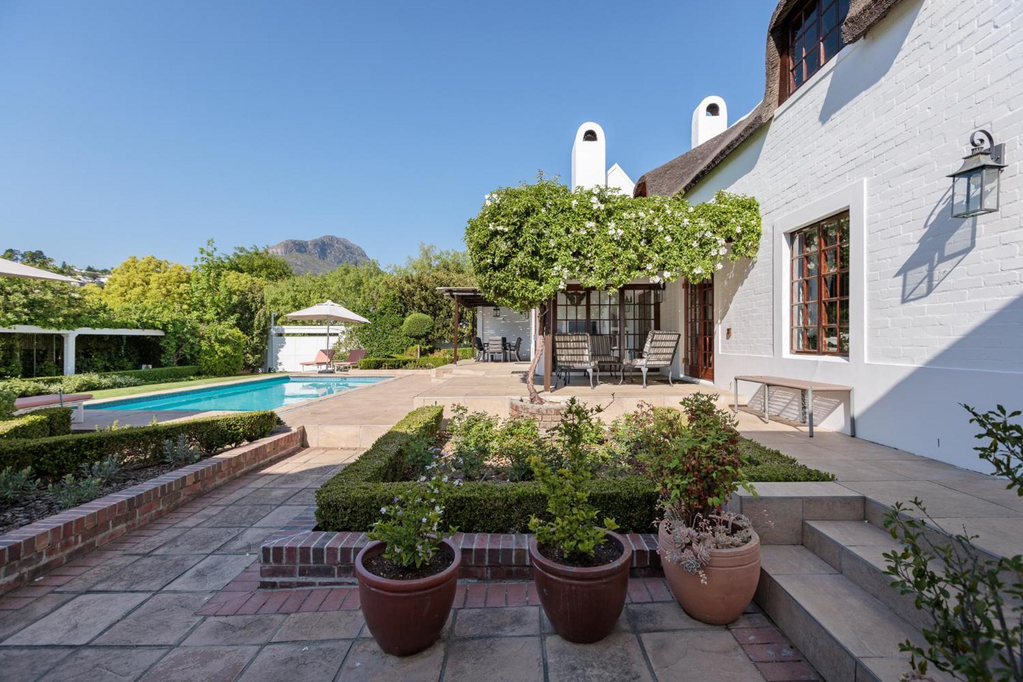 Die Rietdak - Reetdachhaus Mit Vier Schlafzimmern Cape Town Ngoại thất bức ảnh