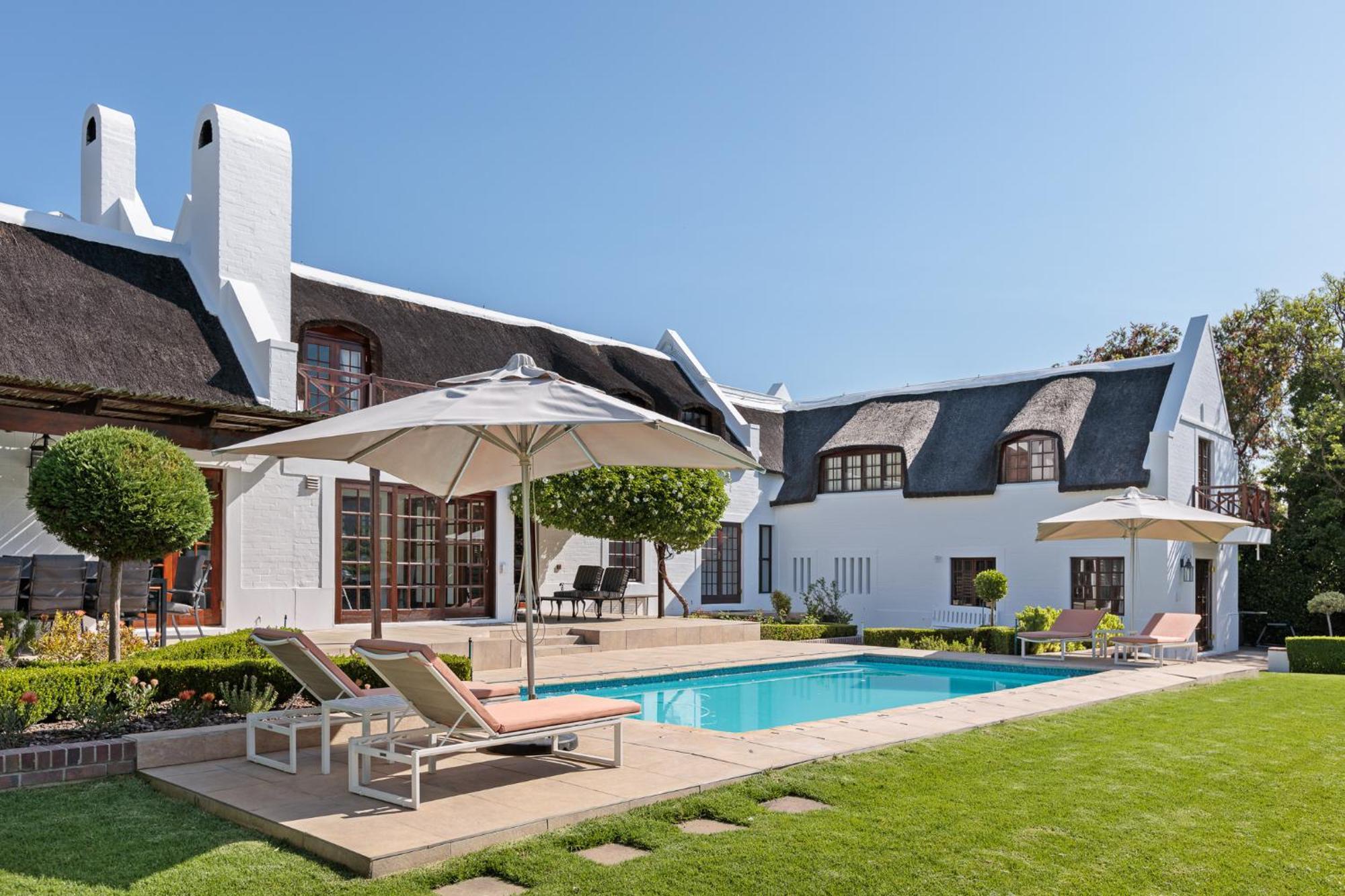 Die Rietdak - Reetdachhaus Mit Vier Schlafzimmern Cape Town Ngoại thất bức ảnh