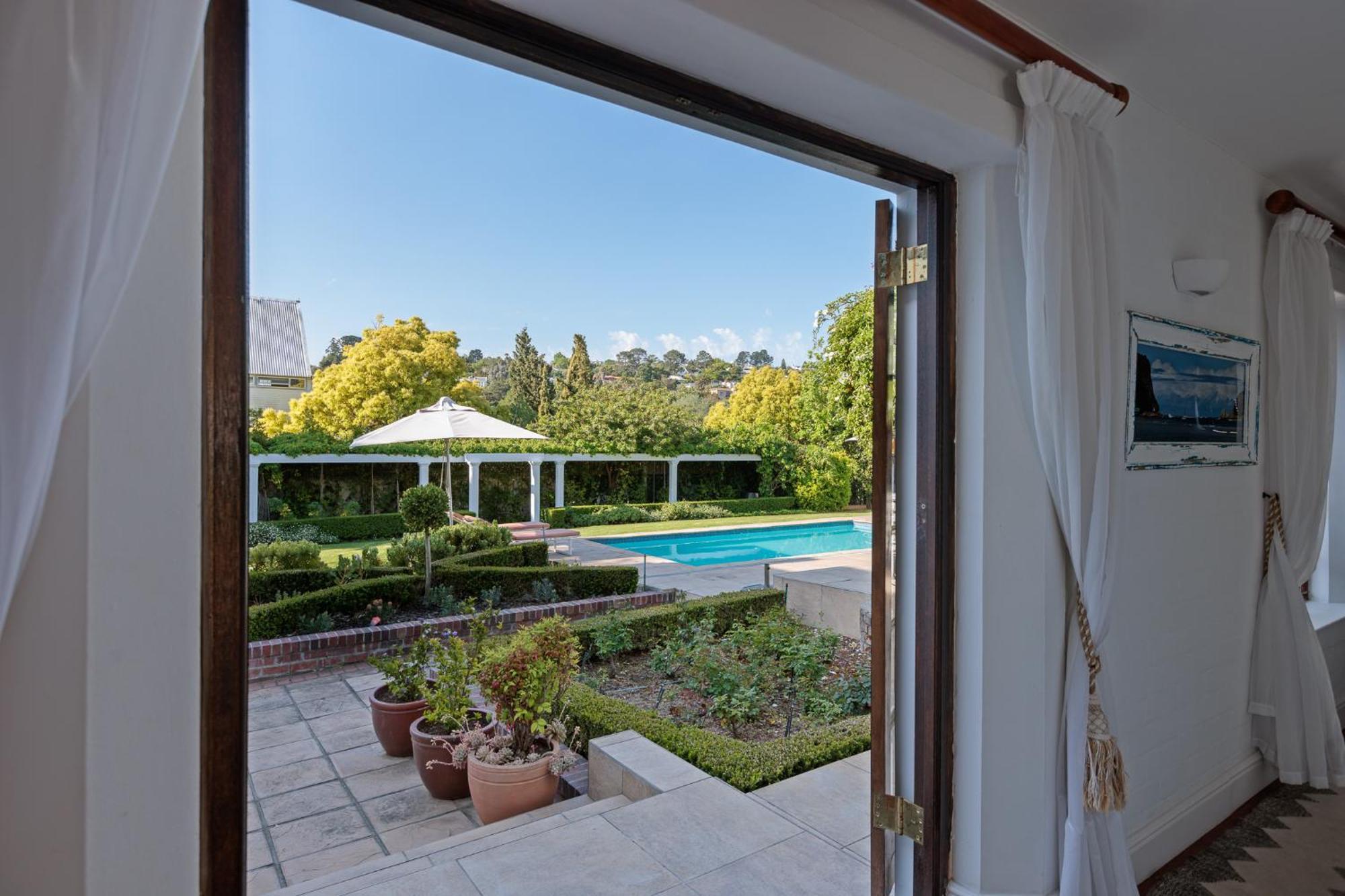 Die Rietdak - Reetdachhaus Mit Vier Schlafzimmern Cape Town Ngoại thất bức ảnh