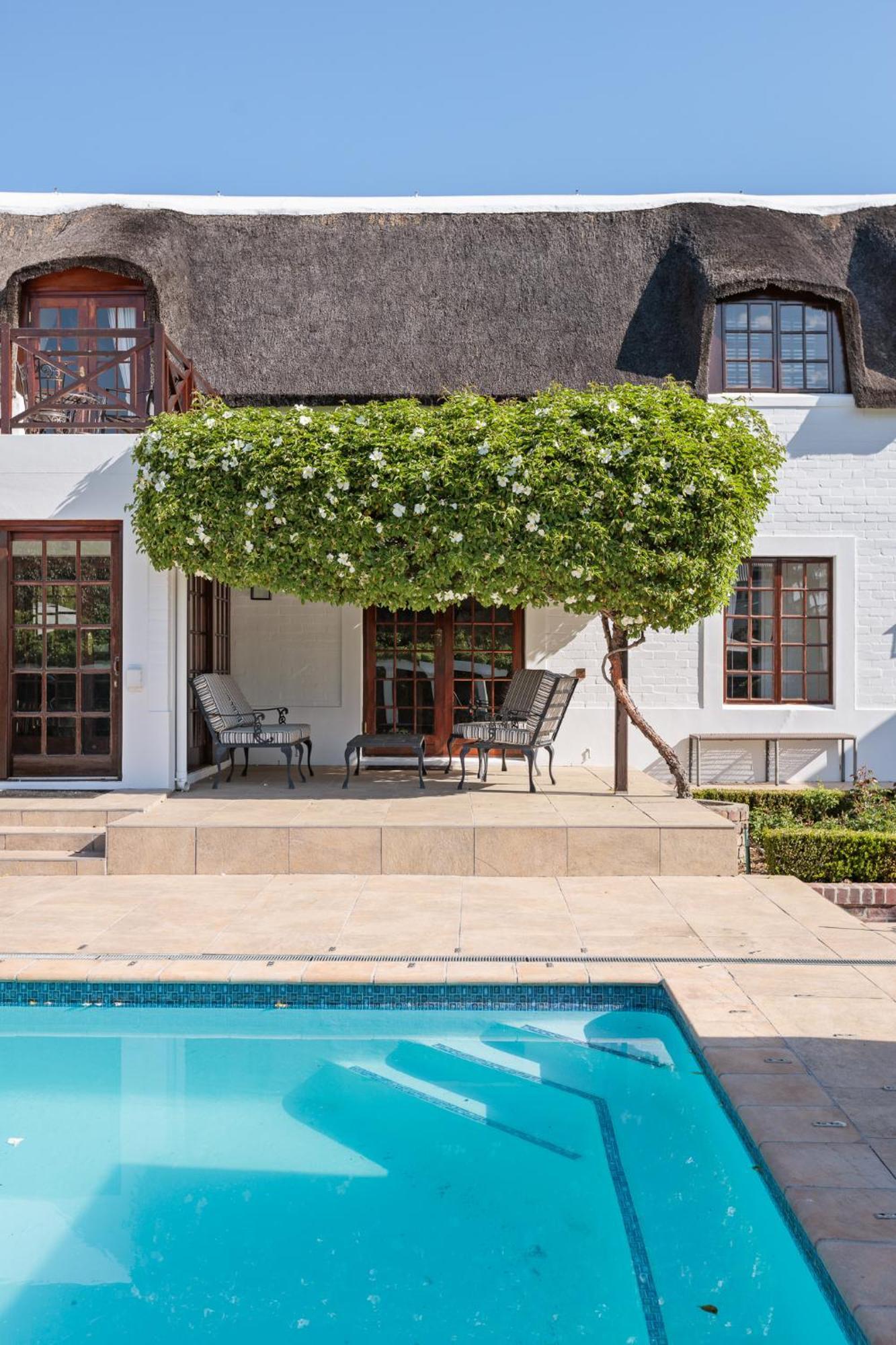 Die Rietdak - Reetdachhaus Mit Vier Schlafzimmern Cape Town Ngoại thất bức ảnh