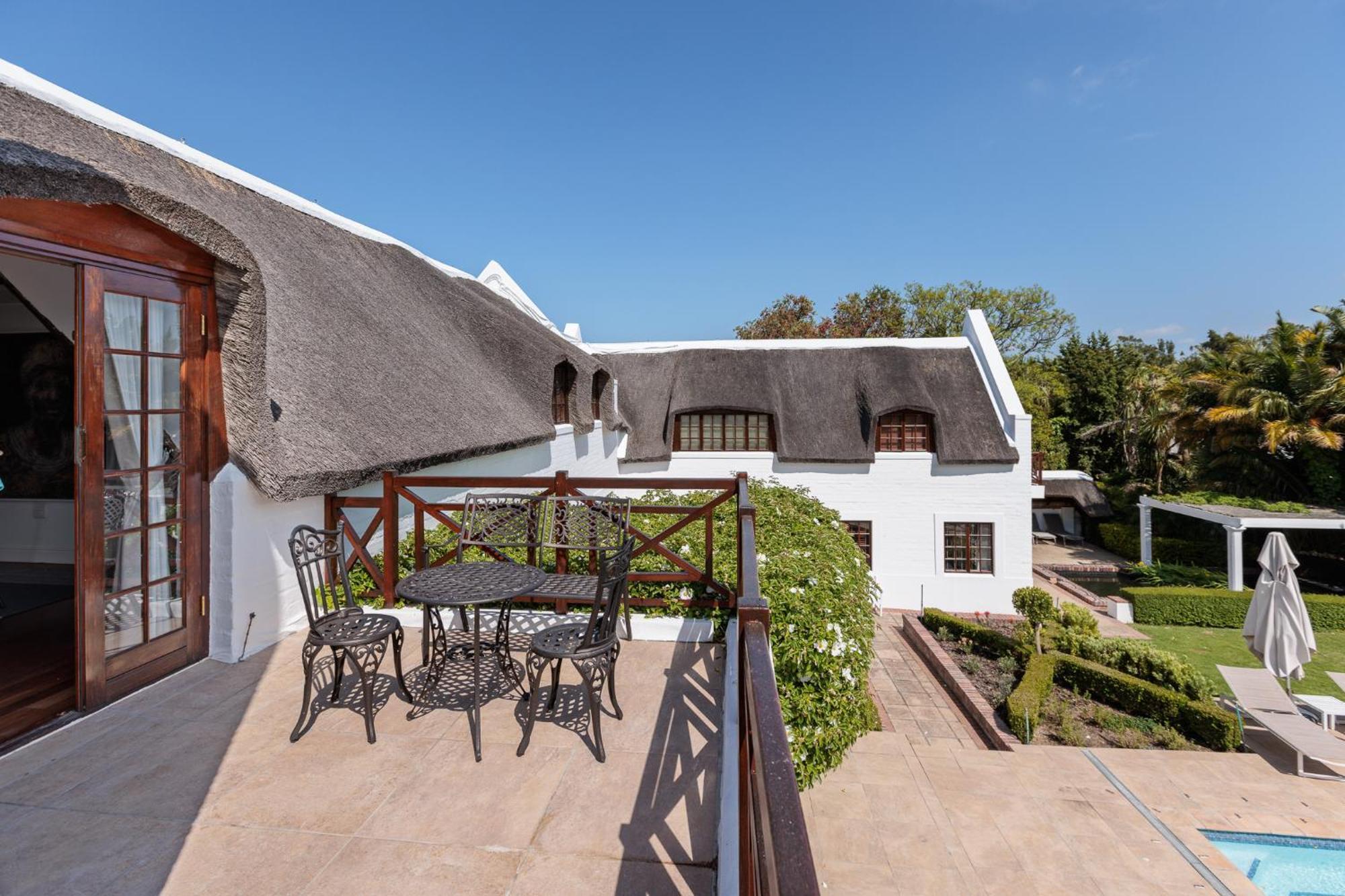 Die Rietdak - Reetdachhaus Mit Vier Schlafzimmern Cape Town Ngoại thất bức ảnh