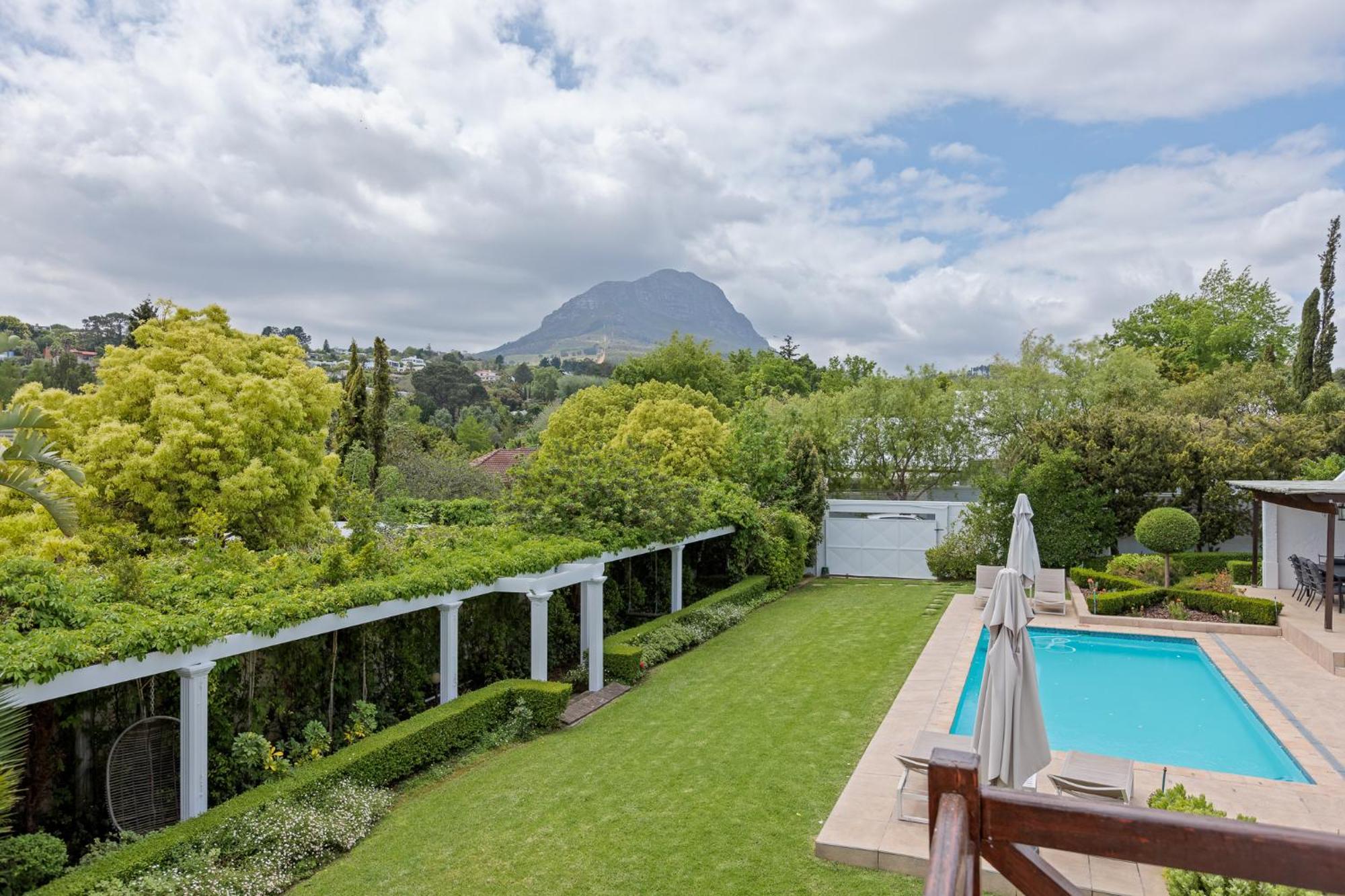 Die Rietdak - Reetdachhaus Mit Vier Schlafzimmern Cape Town Ngoại thất bức ảnh