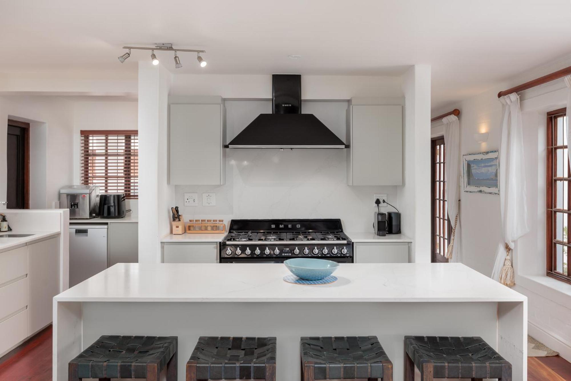 Die Rietdak - Reetdachhaus Mit Vier Schlafzimmern Cape Town Ngoại thất bức ảnh